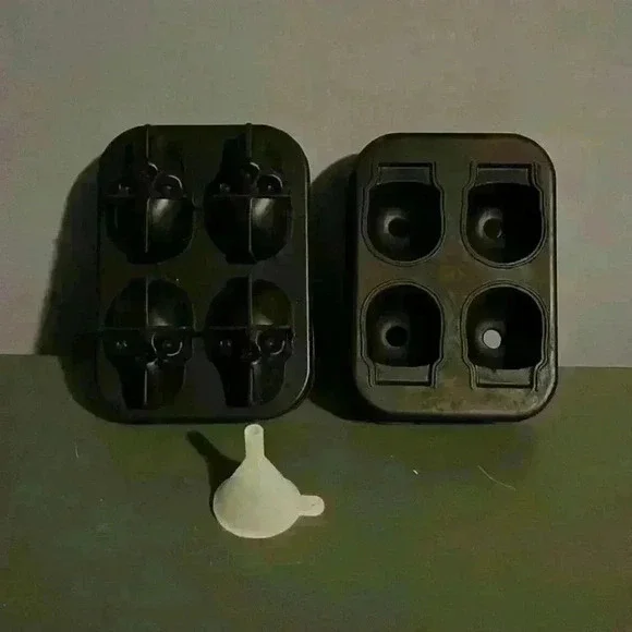 Skull shaped ice cube tray - Picture 2 of 3